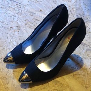 Black Pumps with Metal Toe